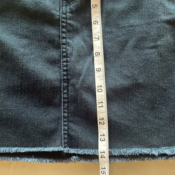 Express Black Denim Mini Skirt Stretch Raw Hem Classic 5-Pocket Mid Rise Size 8 - Picture 5 of 13